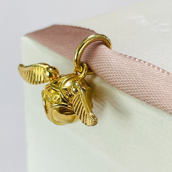 Pandora Harry Potter, Golden Snitch Pendant - Picture 7 of 8